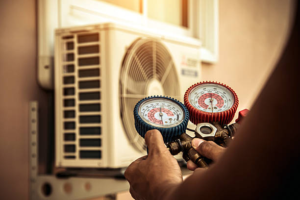 Professional Hvac technician working in Strasburg, OH